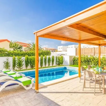 Sleeps 8 Pool Air Con Wifi Калан-Бош
