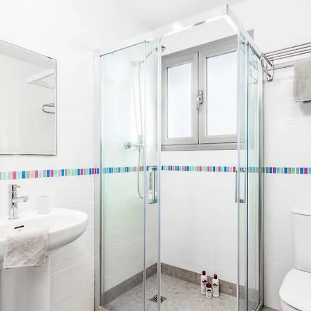 Sleeps 8 Pool Air Con Wifi Villa